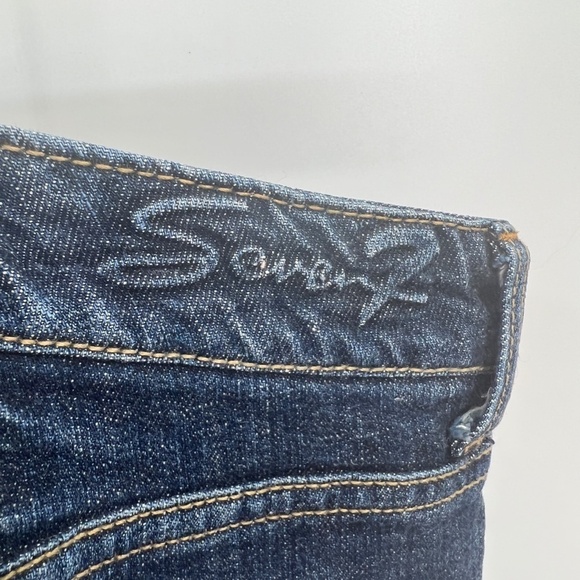 Woman's Seven Straight Blue Jeans Size 8 - Picture 12 of 12